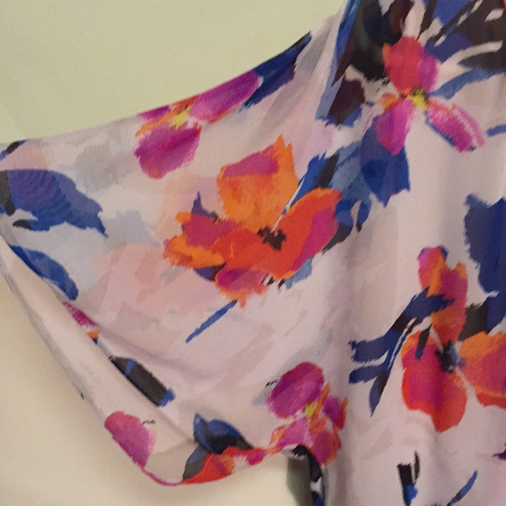 Vince Camuto Petite Floral Rendezvous Batwing - Picture 5 of 8
